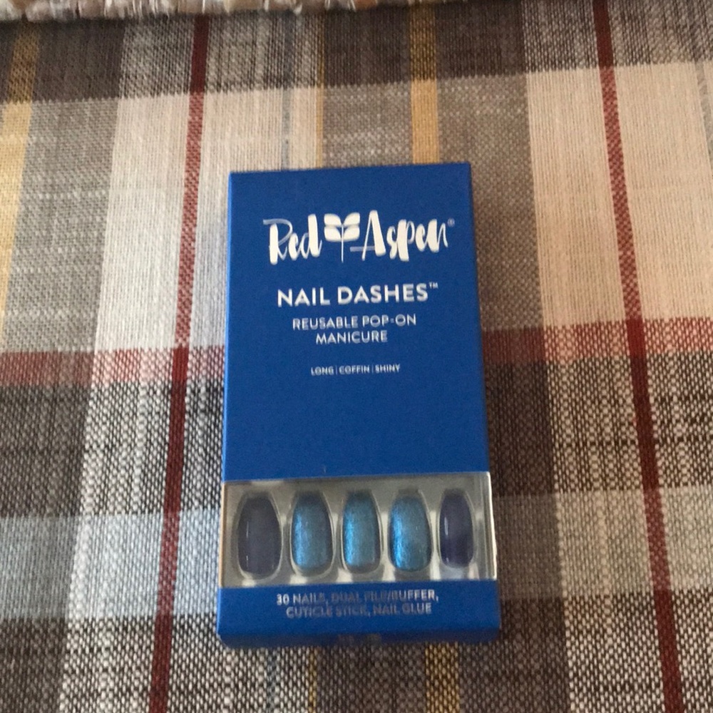 Red Aspen nail dashes
